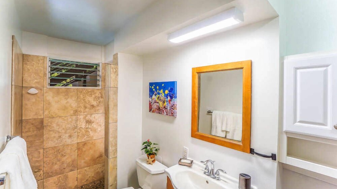 Photo of Bathroom in Kahaluu Bay