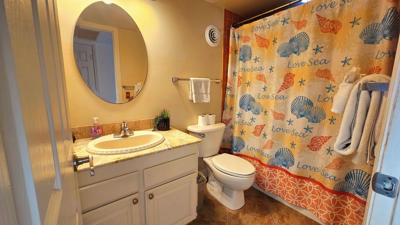 Photo of Bathroom in Kahaluu Bay