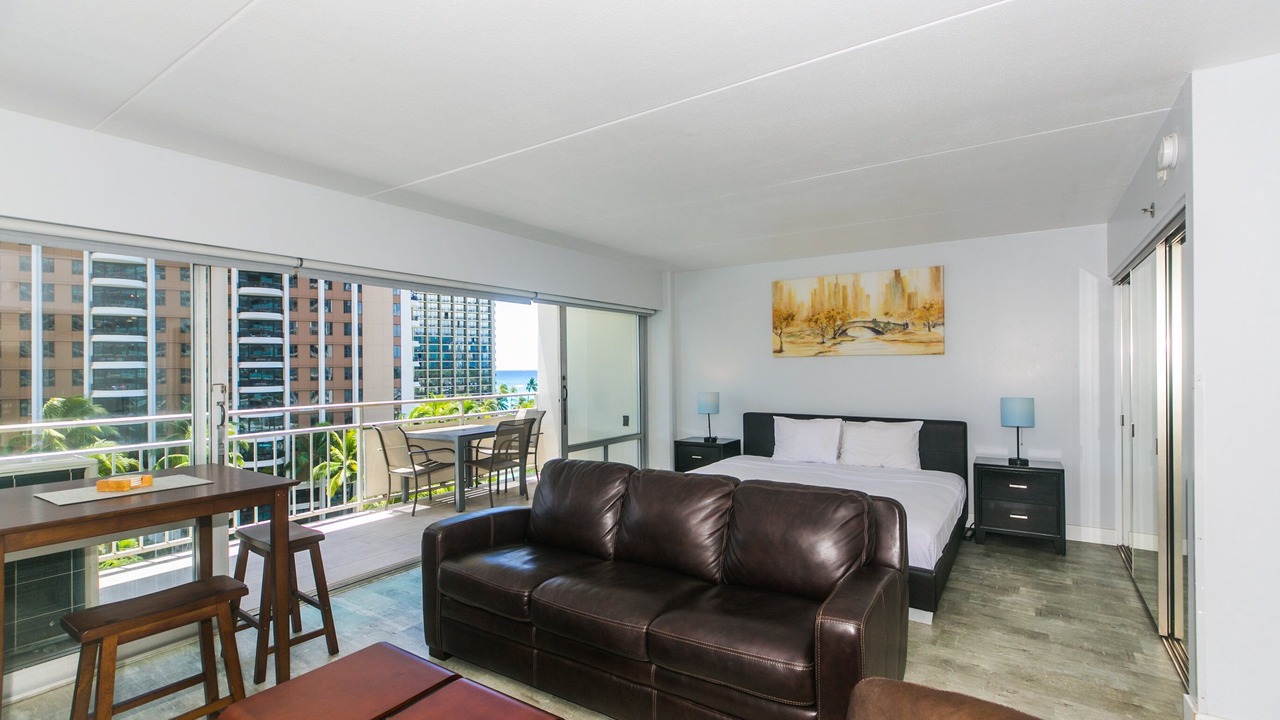 Photo of Livingroom in Waikiki