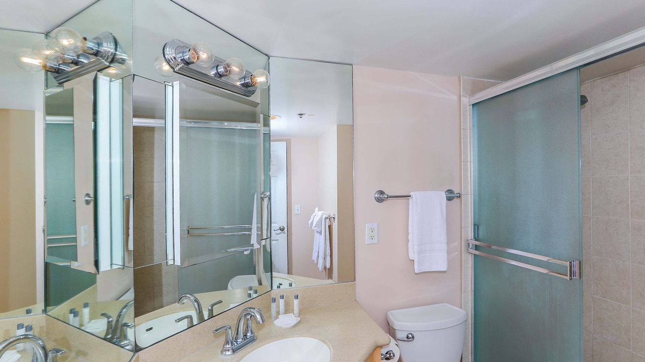 Photo of Bathroom in Waikiki