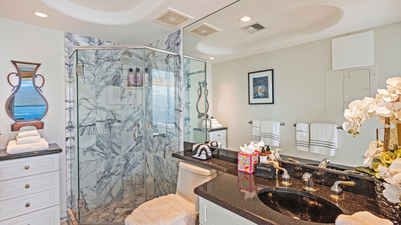 Photo of Bathroom in Maalaea