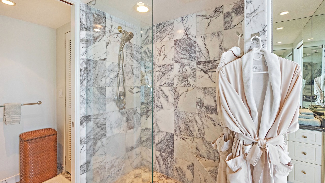 Photo of Bathroom in Maalaea