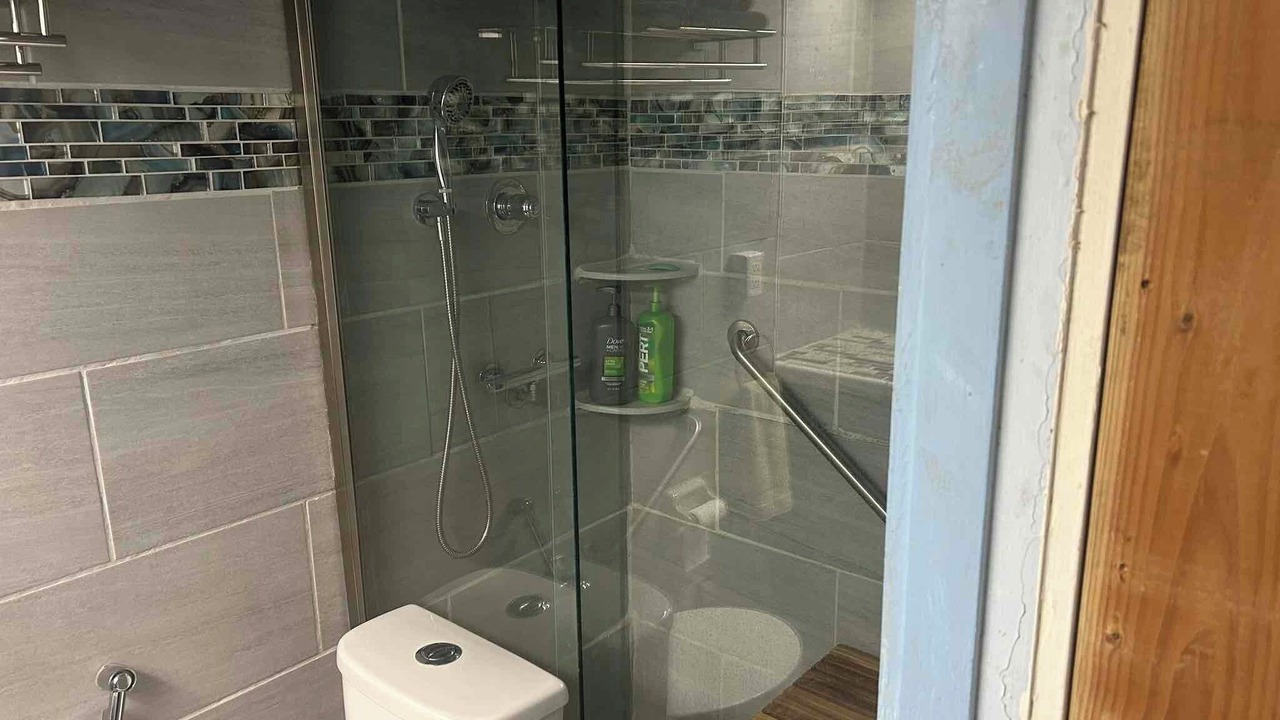 Photo of Bathroom in Naalehu