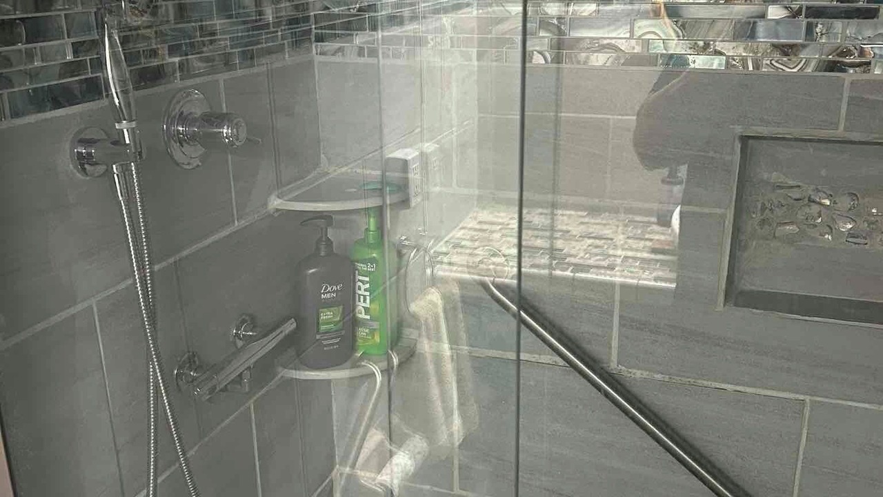 Photo of Bathroom in Naalehu