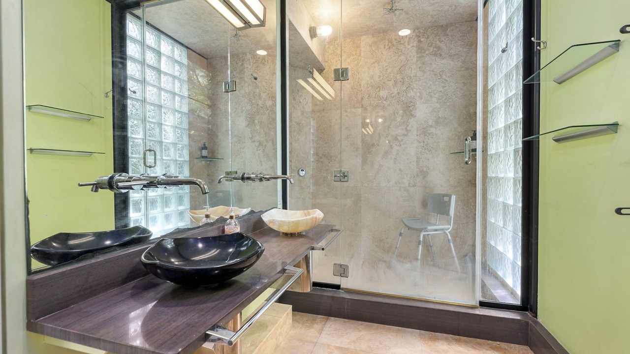 Photo of Bathroom in Makiki