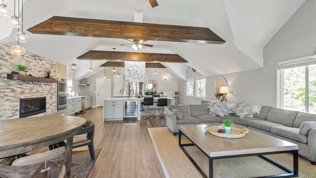 Photo of Livingroom in Monroe