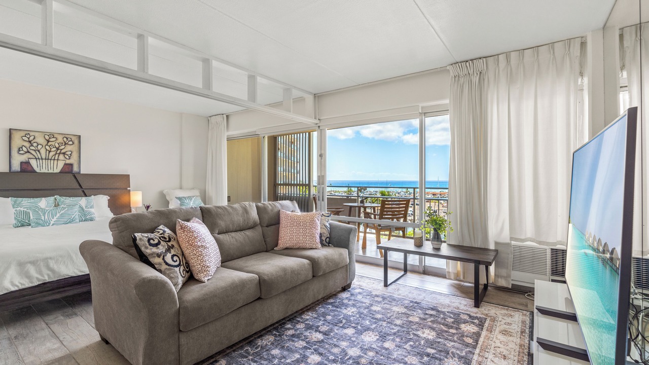 Photo of Livingroom in Waikiki