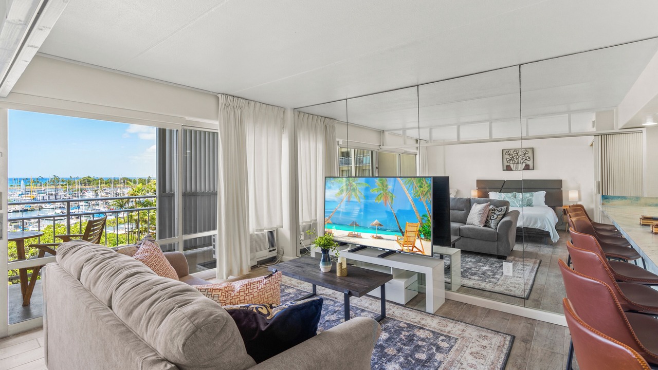 Photo of Livingroom in Waikiki