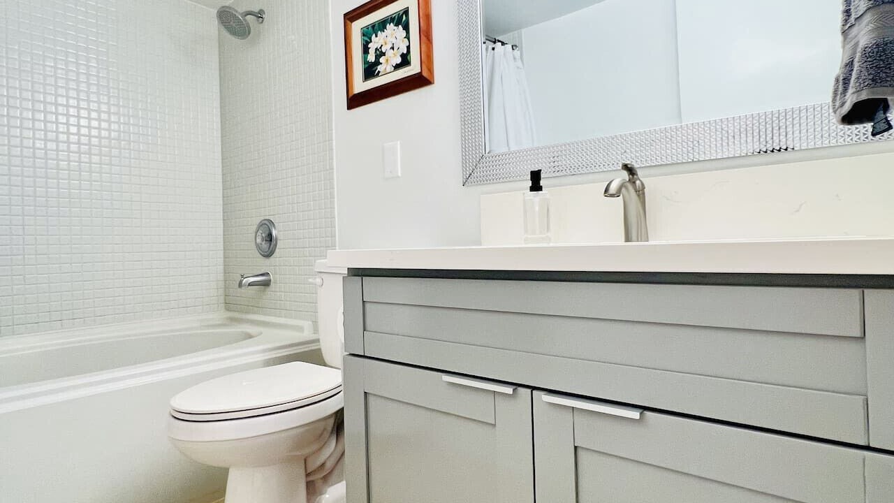 Photo of Bathroom in Downtown Honolulu