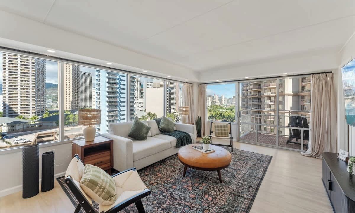 Photo of Livingroom in Waikiki