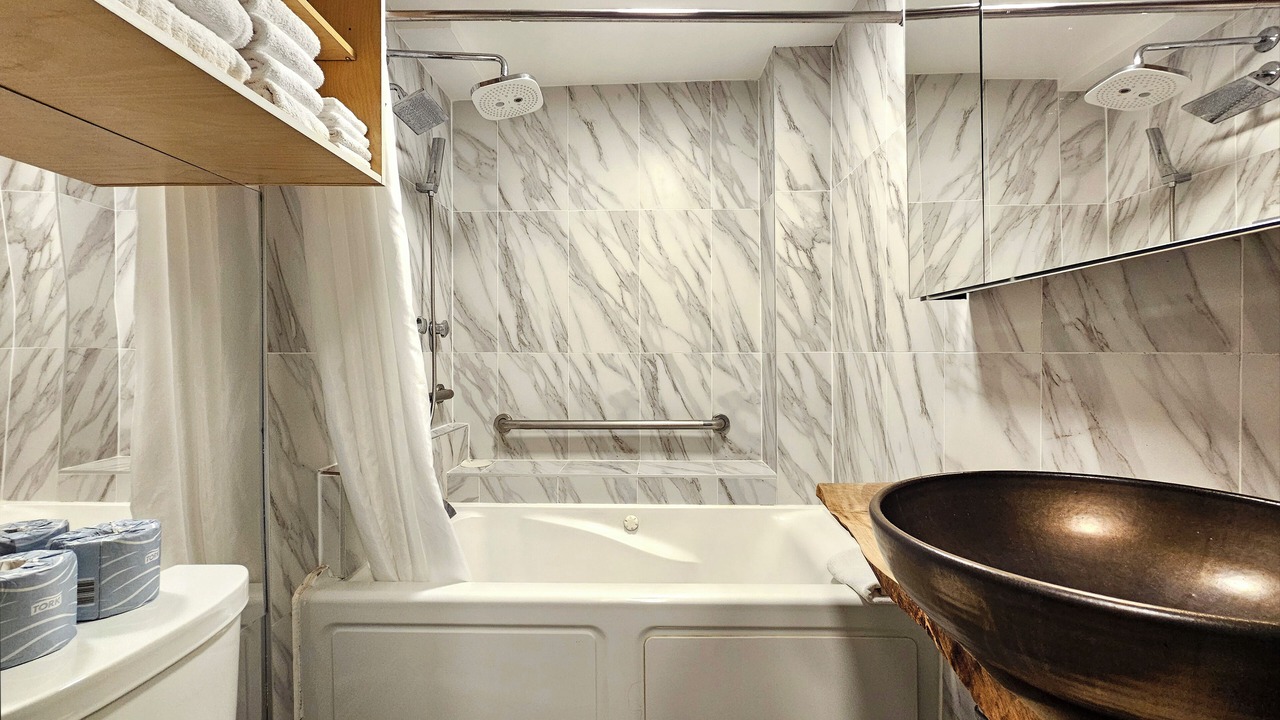 Photo of Bathroom in Waikiki