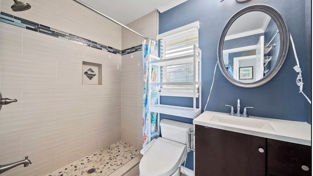 Photo of Bathroom in Punaluu
