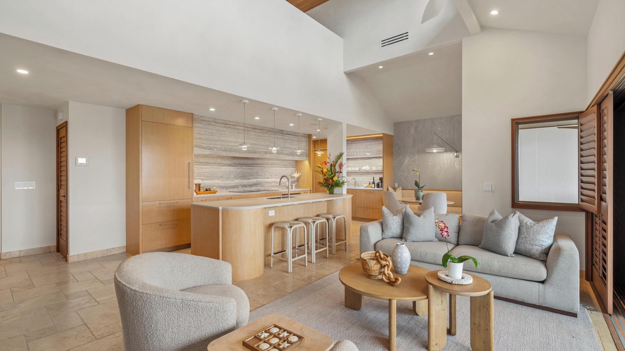 Photo of Livingroom in Historic Lahaina Front Street