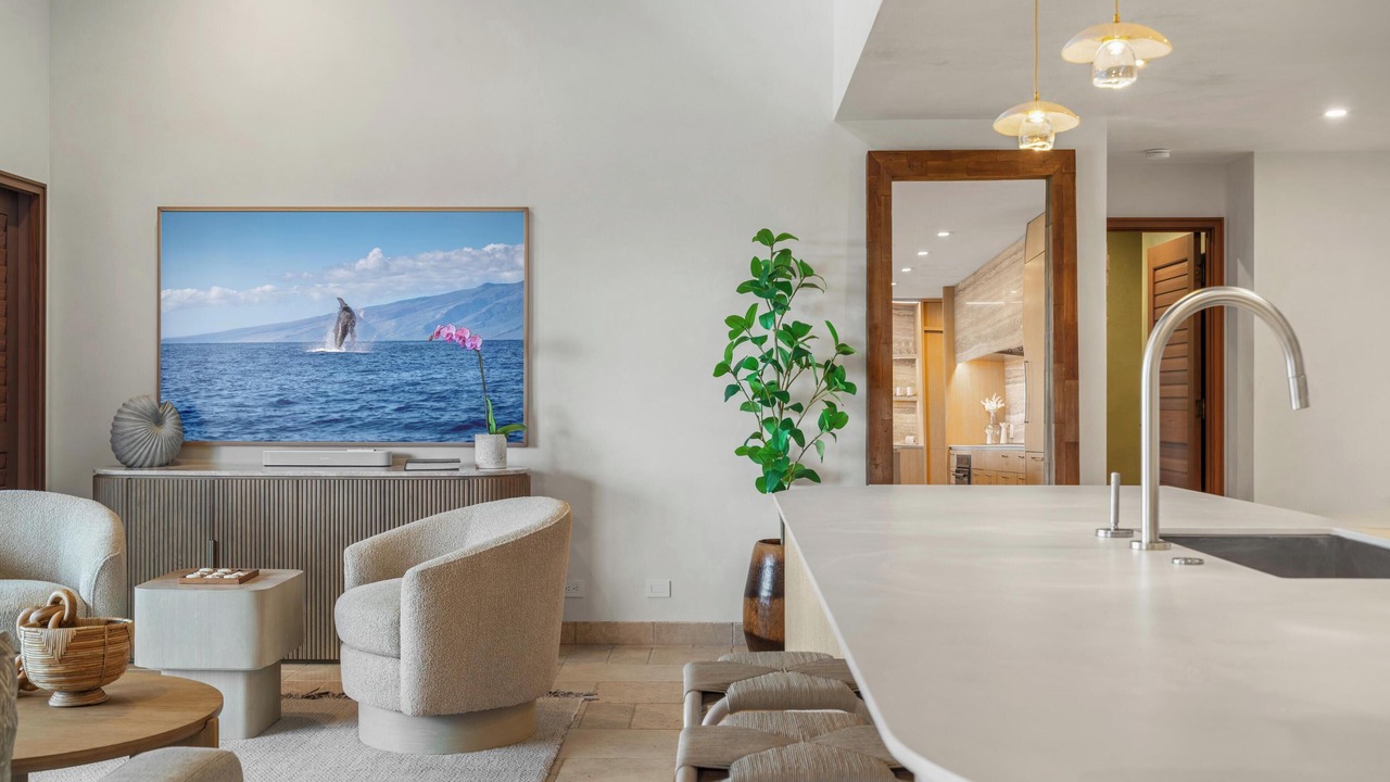Photo of Livingroom in Historic Lahaina Front Street