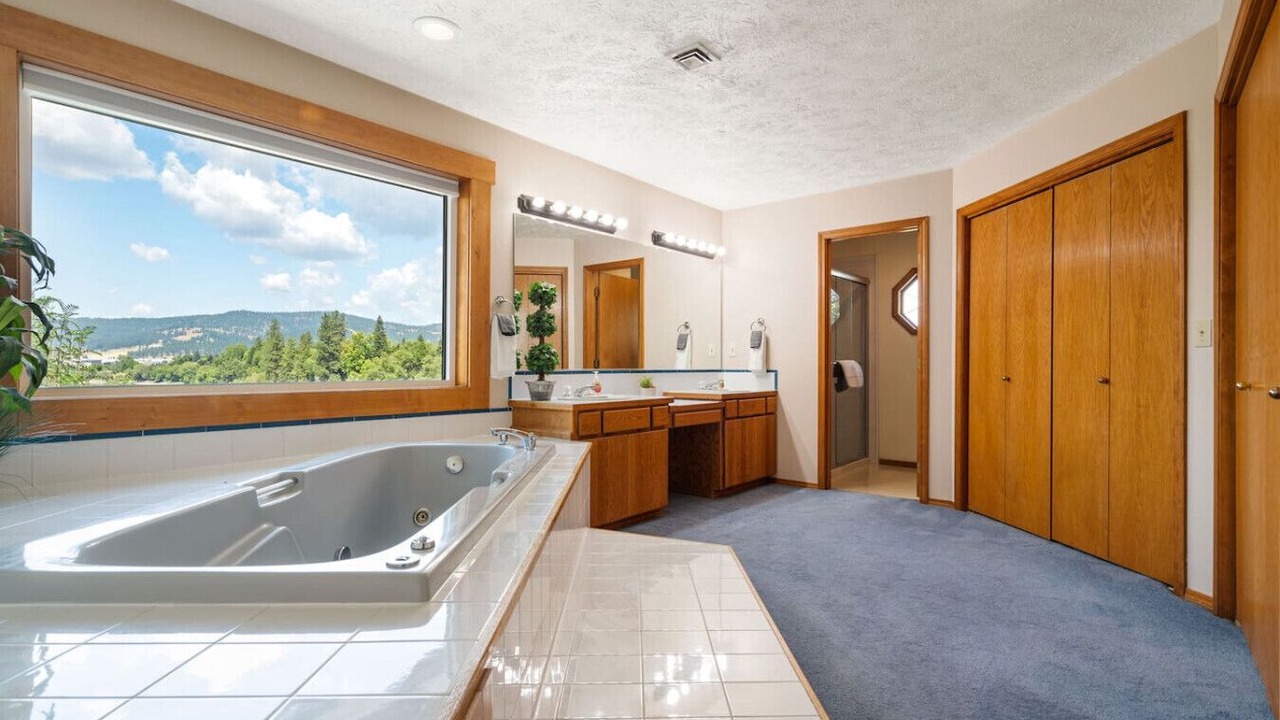 Photo of Bathroom in Greenacres