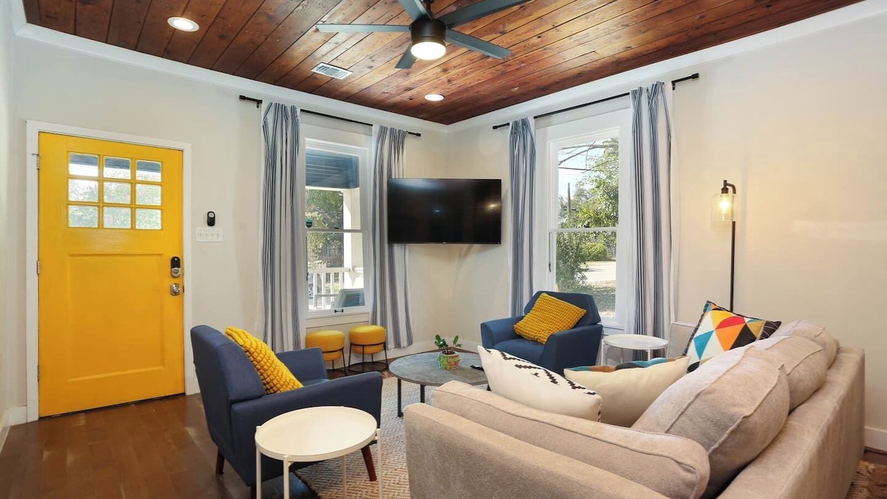 Photo of Livingroom in Near East Side