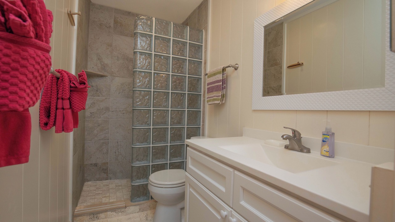 Photo of Bathroom in Kuau