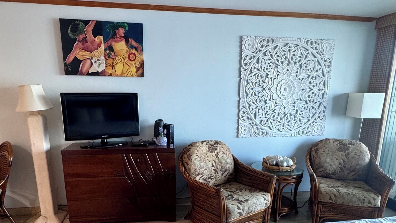 Photo of Bedroom in Historic Lahaina Front Street