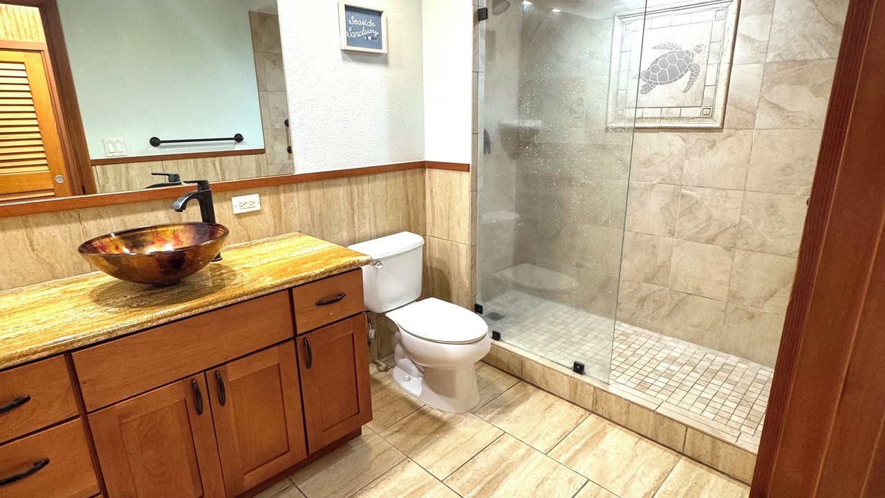 Photo of Bathroom in Historic Lahaina Front Street