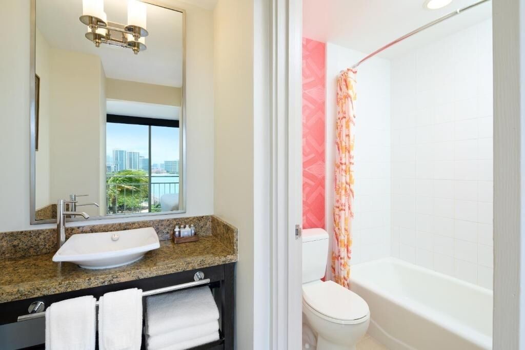Photo of Bathroom in Diamond Head - Kapahulu - St. Louis