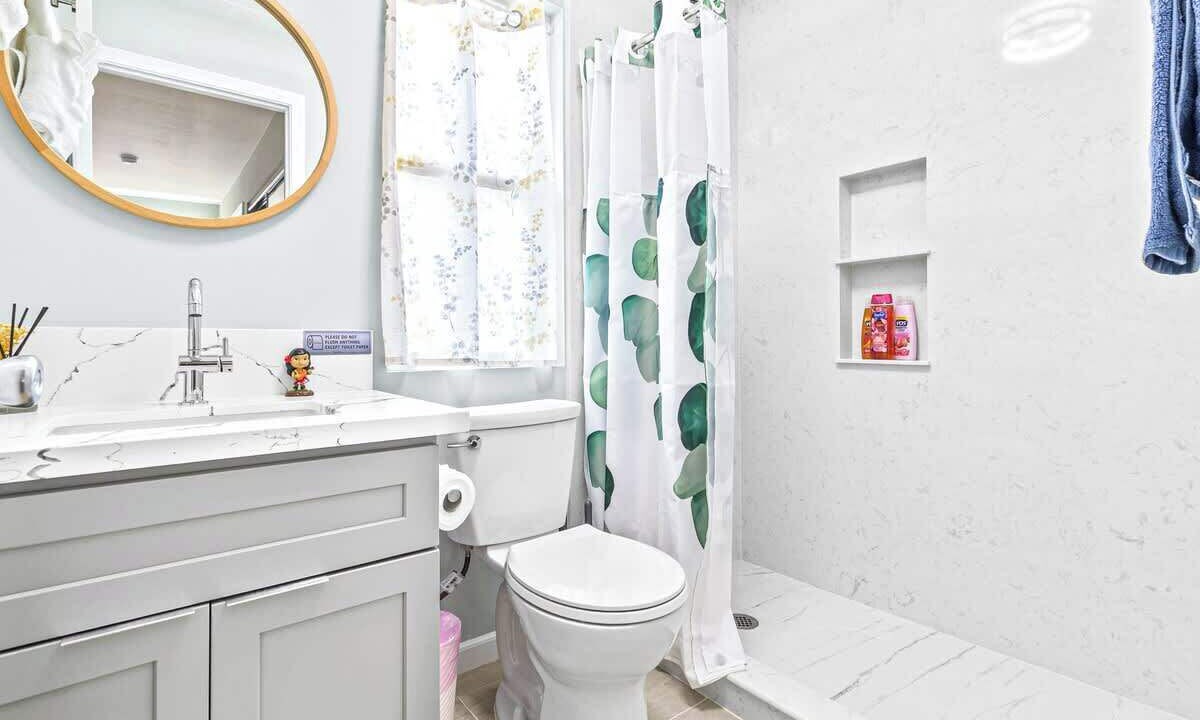 Photo of Bathroom in McCully - Moiliili