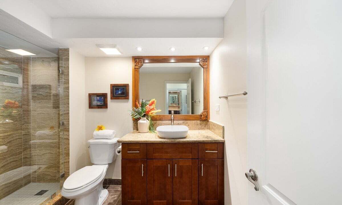 Photo of Bathroom in Historic Lahaina Front Street