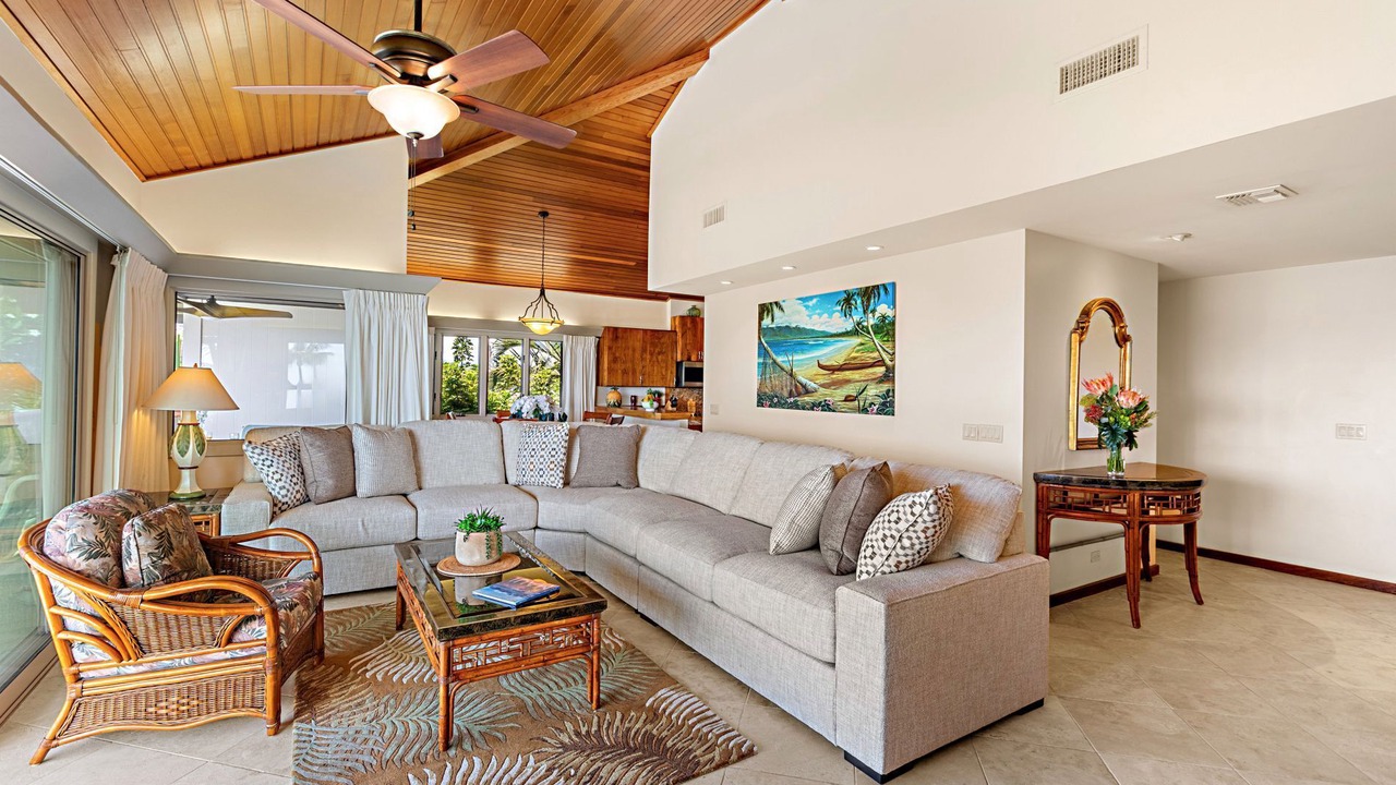 Photo of Bedroom in Historic Lahaina Front Street