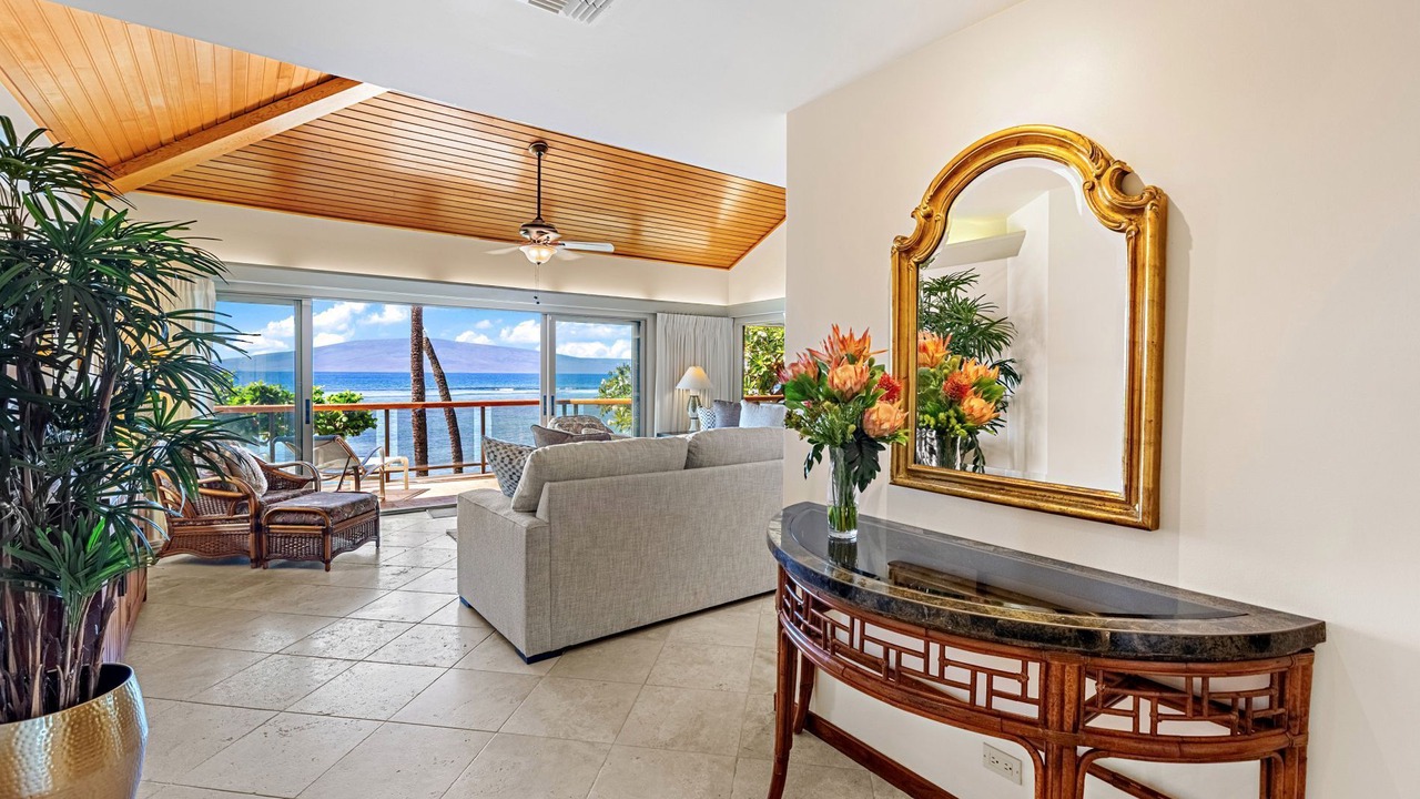 Photo of Livingroom in Historic Lahaina Front Street