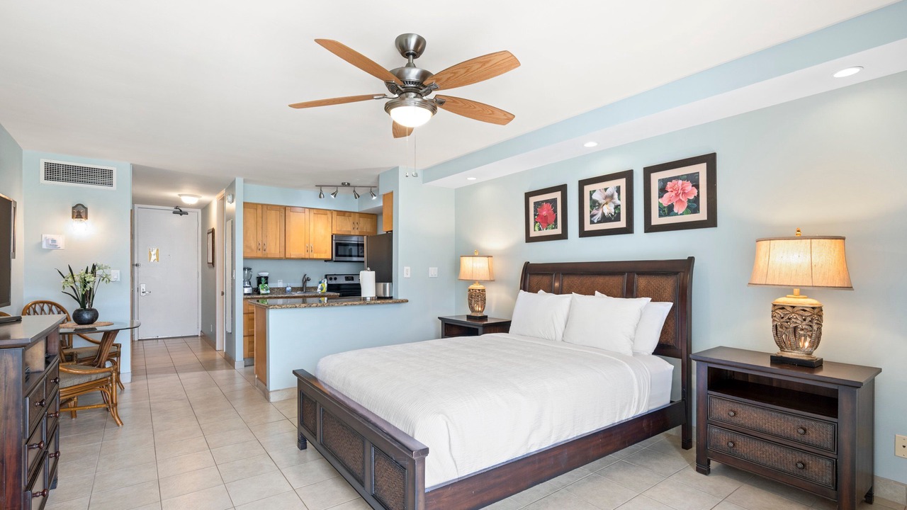 Photo of Bedroom in Historic Lahaina Front Street
