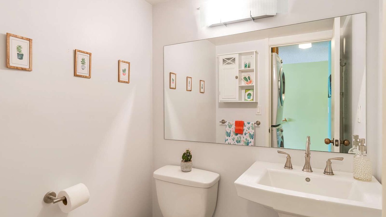 Photo of Bathroom in Downtown Honolulu