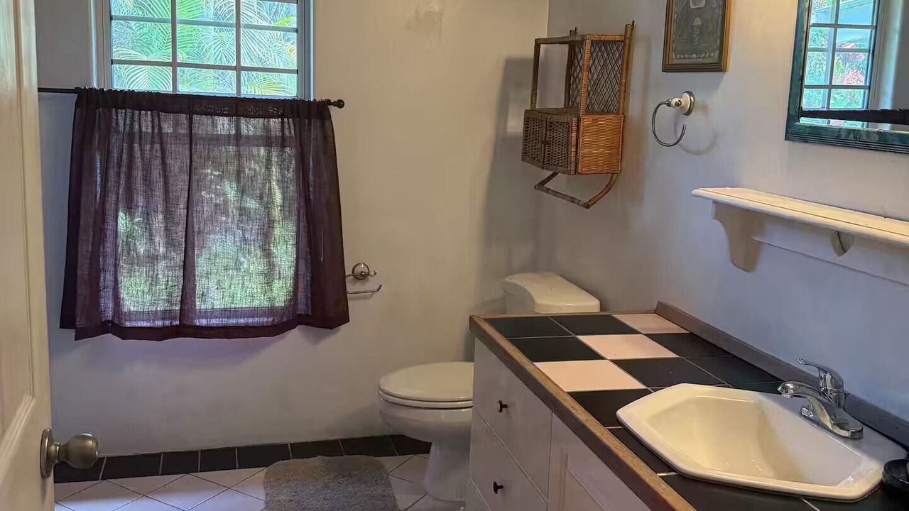 Photo of Bathroom in Leilani Estates