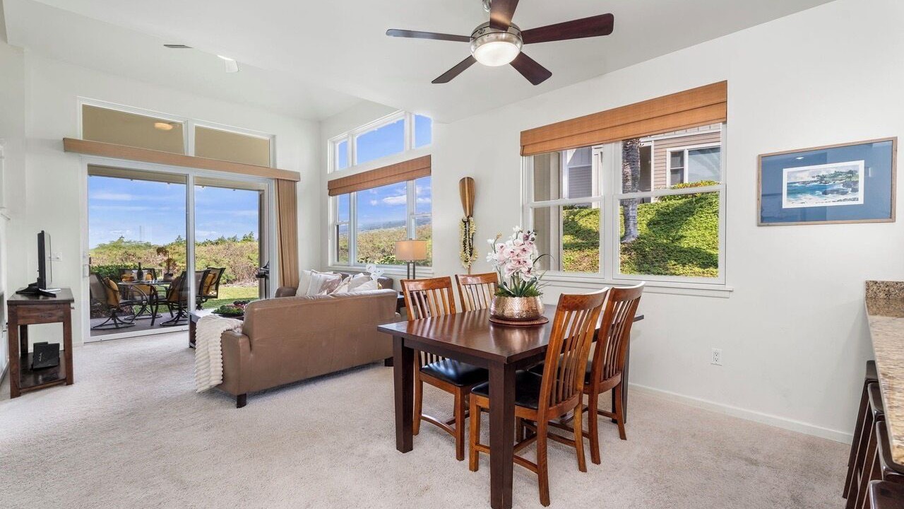 Photo of Livingroom in Kahaluu Bay