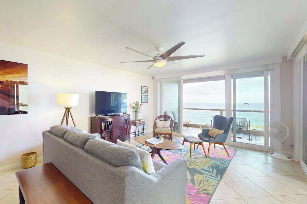 Photo of Livingroom in Kahaluu Bay