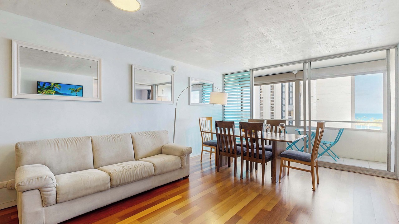 Photo of Livingroom in Waikiki