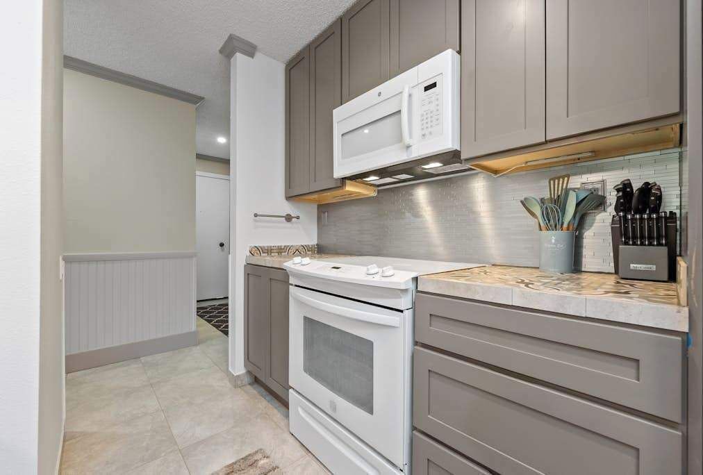 Photo of Kitchen in Maunaloa