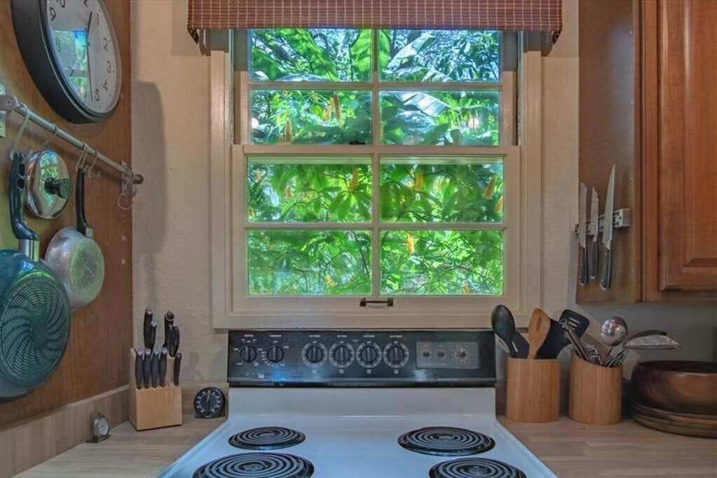 Photo of Kitchen in Maunaloa