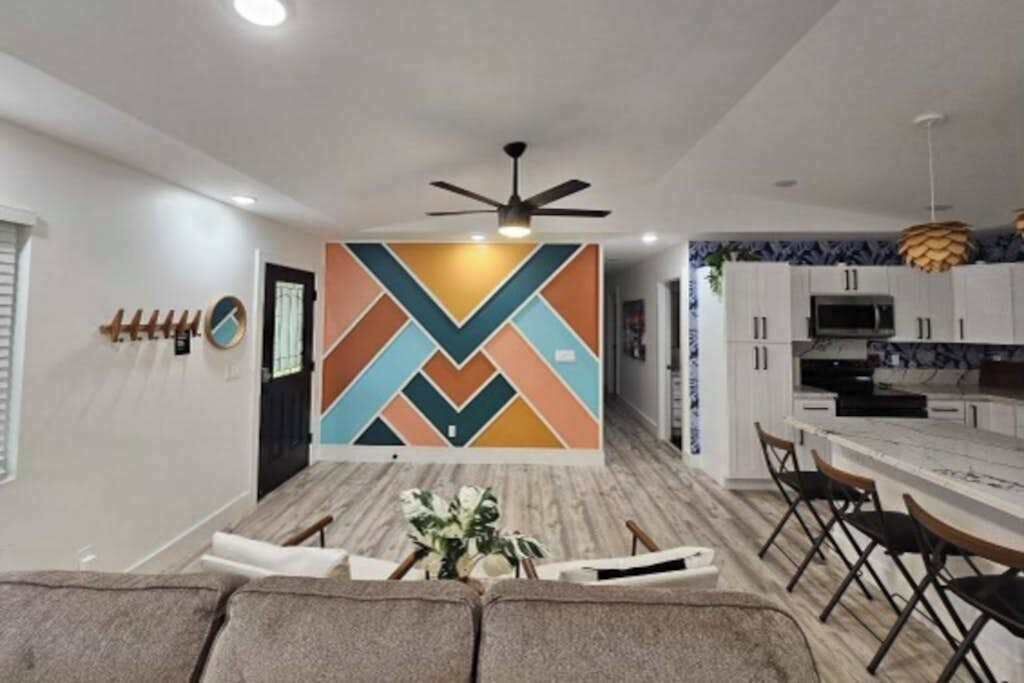 Photo of Livingroom in Ainaloa