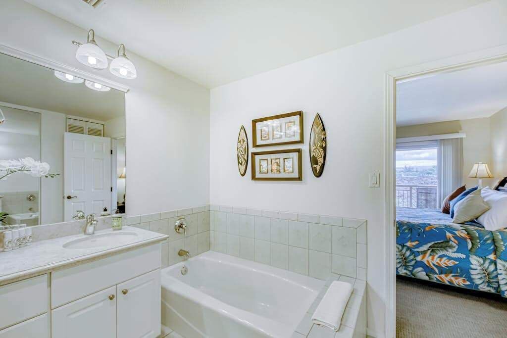 Photo of Bathroom in Waikoloa