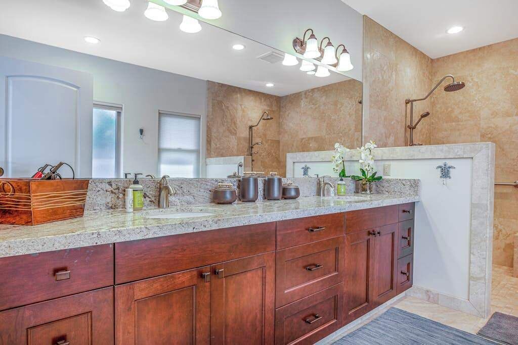 Photo of Bathroom in Alii Heights Mauka