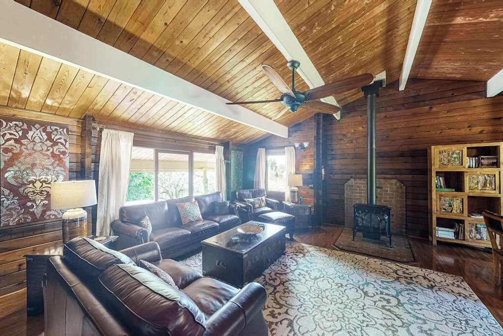 Photo of Livingroom in Volcano