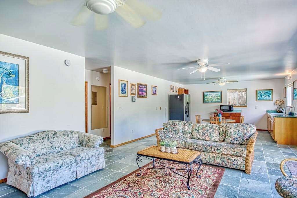 Photo of Livingroom in Kahaluu Bay