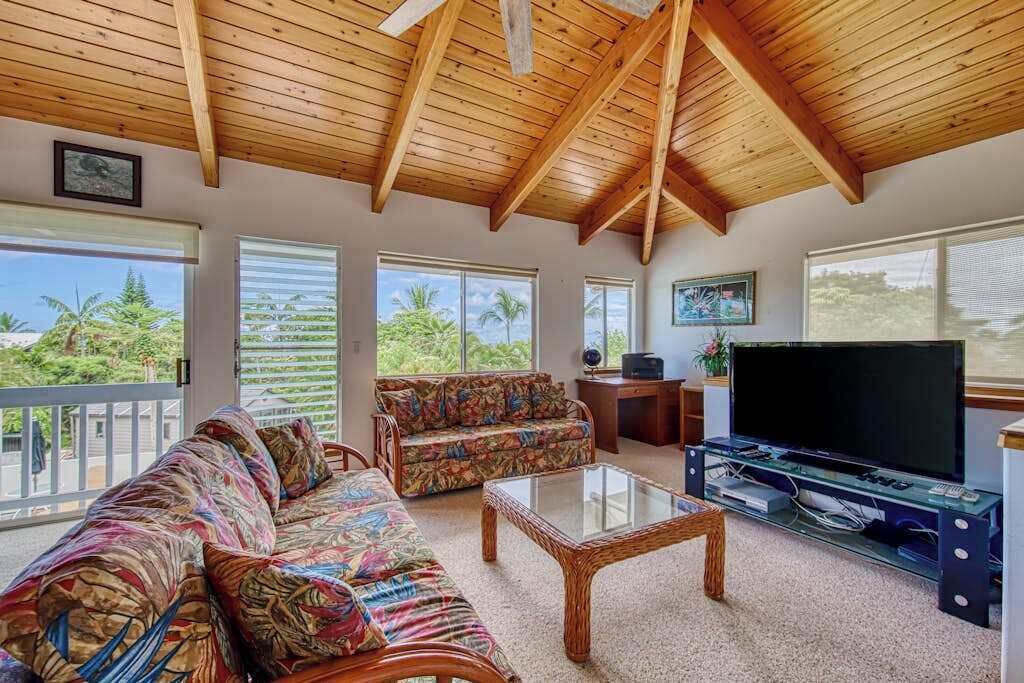 Photo of Livingroom in Kahaluu Bay