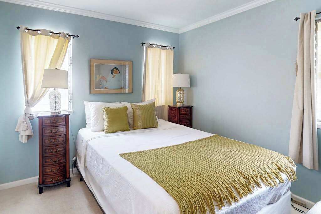 Photo of Bedroom in Portlock