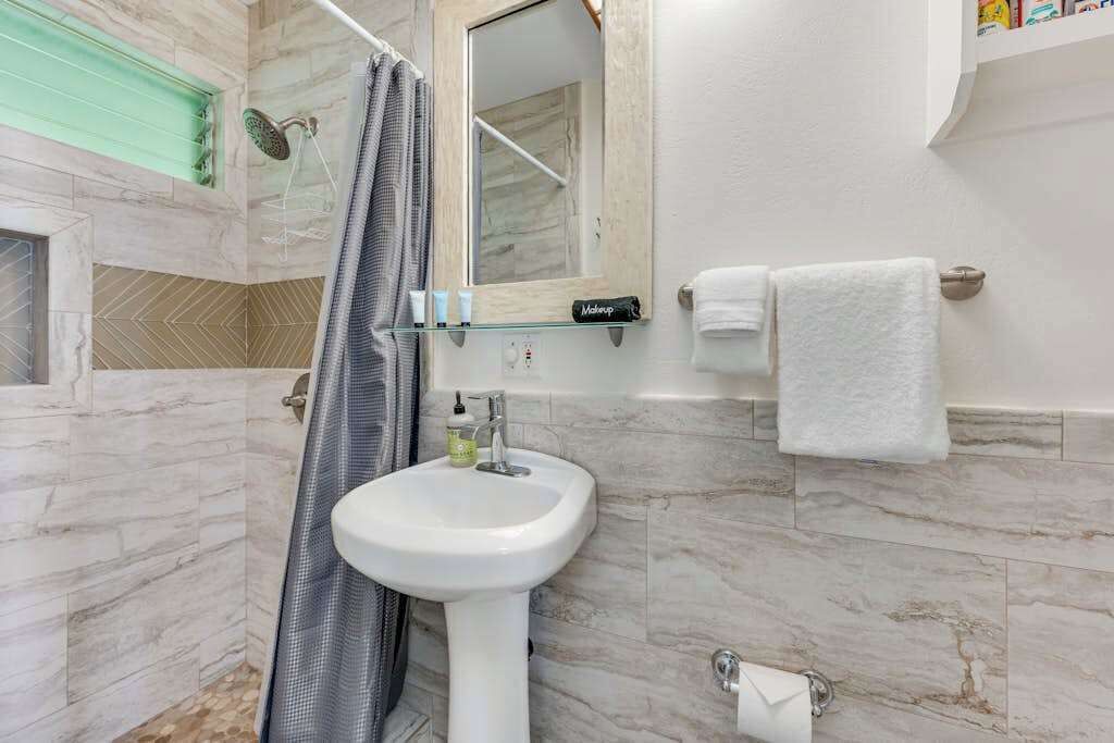 Photo of Bathroom in Wailua House Lots