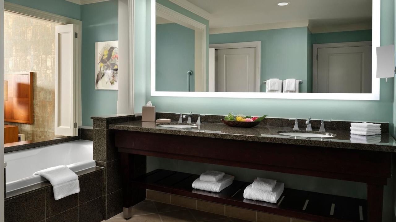 Photo of Bathroom in Historic Lahaina Front Street