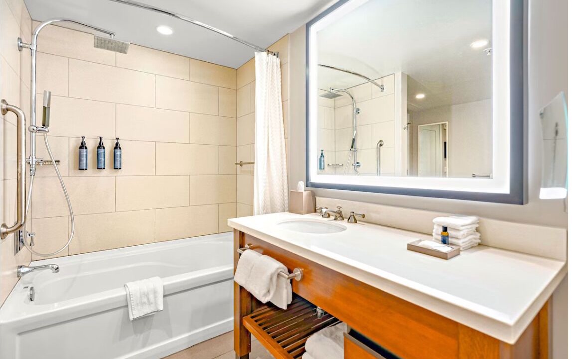 Photo of Bathroom in Historic Lahaina Front Street