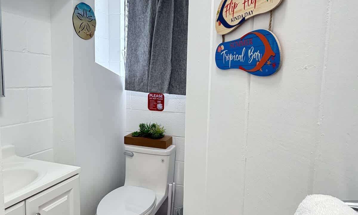 Photo of Bathroom in Ala Moana