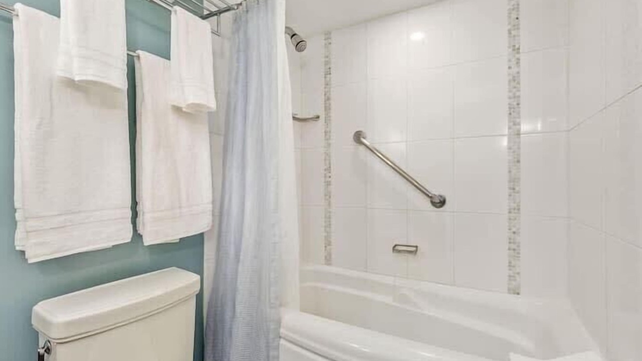 Photo of Bathroom in Ala Moana