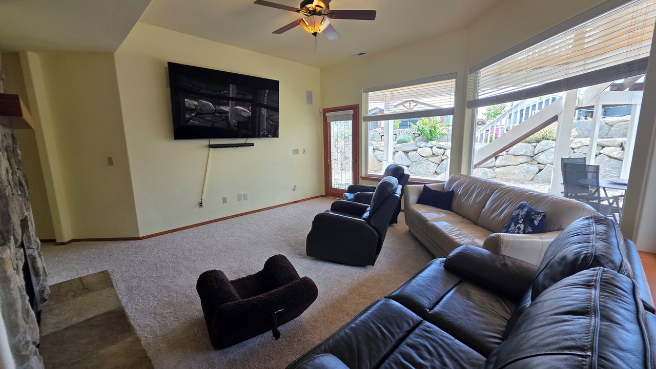 Photo of Livingroom in Wapato Point