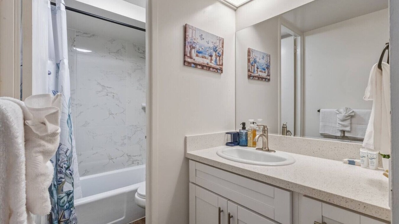 Photo of Bathroom in Downtown Honolulu